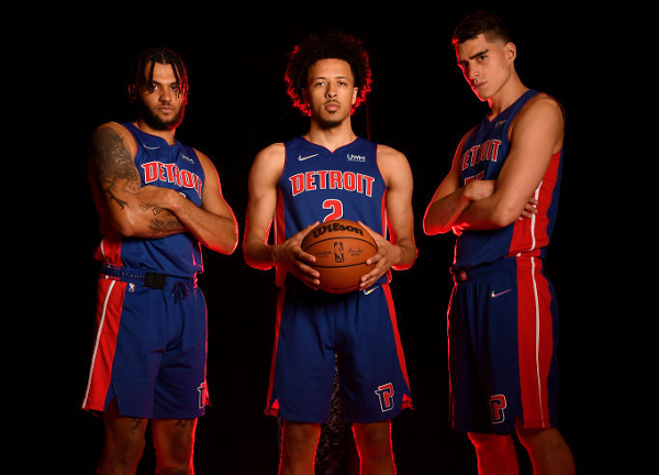 占据舞台中 占据舞台中