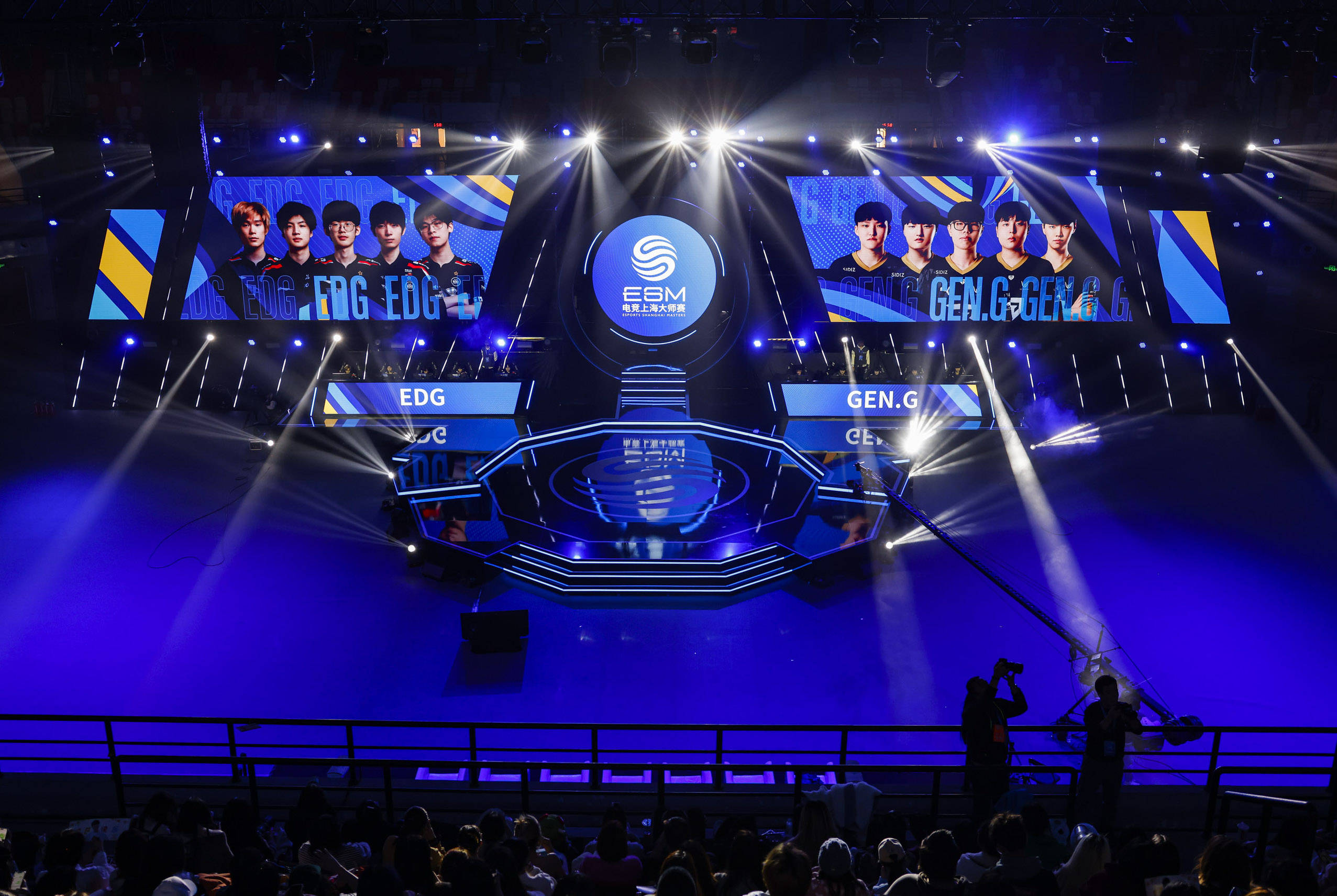 更是对法拉 更是对法拉